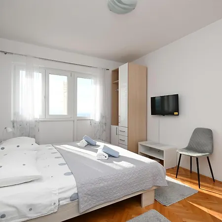 Ivan - With Parking Apartment Omis