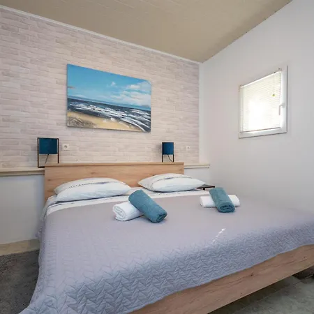 Ivan - With Parking Apartment Omis