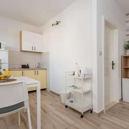 Ivan - With Parking Apartment Omis