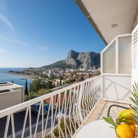 Ivan - With Parking Apartment Omis