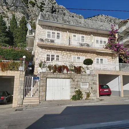 Ivan - With Parking Apartment Omis